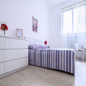 Pokój prywatny do wynajęcia za 845 € miesięcznie w mieście Milan, Via Ippodromo