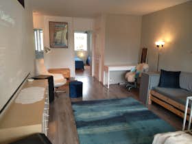 Appartement à louer pour 1 599 €/mois à Vantaa, Kivikirveenkuja