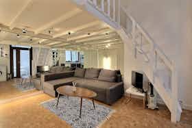 Studio for rent for €1,512 per month in Paris, Avenue Carnot