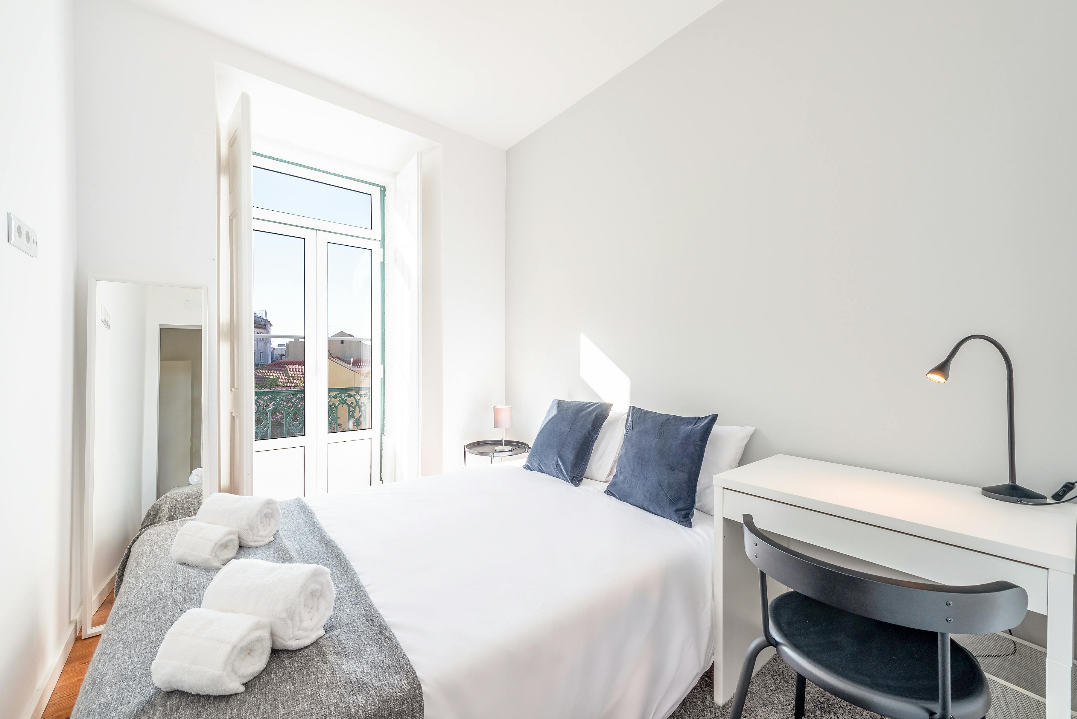 Private room for rent for €650 per month in Lisbon, Escadinhas da Saúde