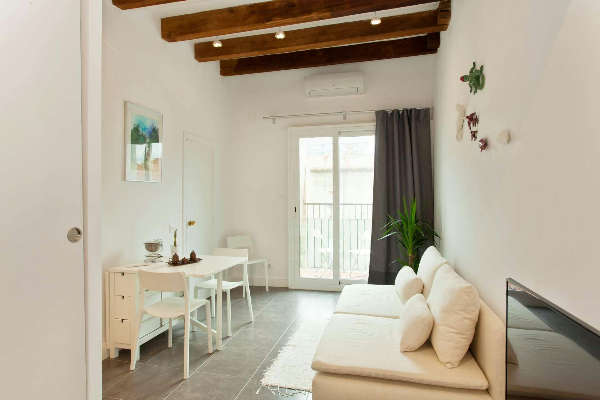 Apartment for rent for €1,350 per month in Barcelona, Carrer de la Llacuna