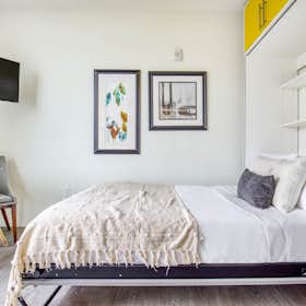 单间公寓 正在以 $1,975 的月租出租，其位于 Seattle, NW 57th St