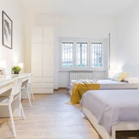 Shared room for rent for €500 per month in Milan, Via delle Genziane