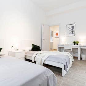 Shared room for rent for €500 per month in Milan, Via delle Genziane
