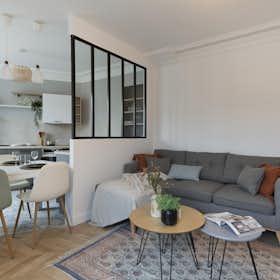 Apartment for rent for €2,968 per month in Paris, Boulevard Pasteur