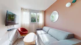 私人房间 正在以 €550 的月租出租，其位于 L’Île-Saint-Denis, Rue René et Isa Lefèvre