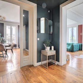 Apartment for rent for €8,369 per month in Paris, Avenue Victor Hugo