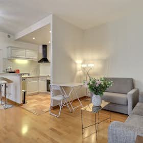 Apartment for rent for €2,650 per month in Paris, Rue Greuze