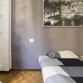 Private room for rent for €870 per month in Milan, Via Carlo Valvassori Peroni