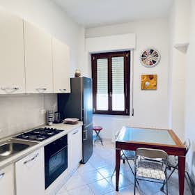 Appartement te huur voor € 750 per maand in Civitavecchia, Viale della Vittoria