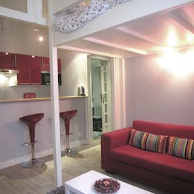 Studio for rent for €1,470 per month in Paris, Boulevard Pereire