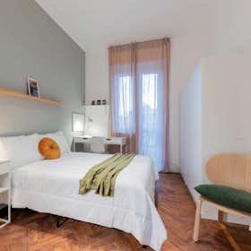 Private room for rent for €610 per month in Turin, Piazza Giosuè Carducci