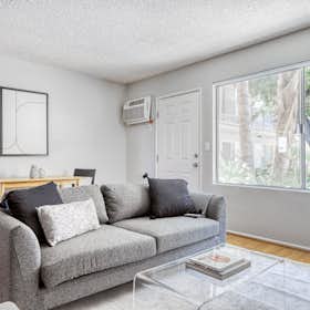 Appartement te huur voor $3,314 per maand in Sherman Oaks, Huston St
