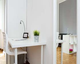 Private room for rent for €555 per month in Cesano Boscone, Via Ginestre