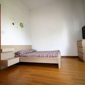 Private room for rent for €810 per month in Milan, Viale Francesco Restelli