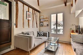 Studio for rent for €1,438 per month in Paris, Avenue de Clichy