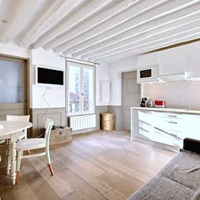 Apartment for rent for €2,108 per month in Paris, Rue Beautreillis