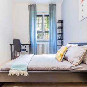 Private room for rent for €885 per month in Milan, Via Andrea Solari