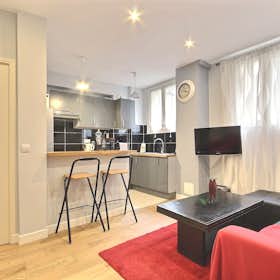 Apartment for rent for €1,540 per month in Paris, Boulevard Murat