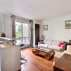 Studio for rent for €1,220 per month in Paris, Rue de la Faisanderie