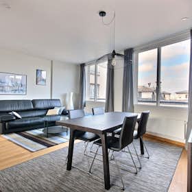 Apartment for rent for €3,074 per month in Paris, Rue Duret