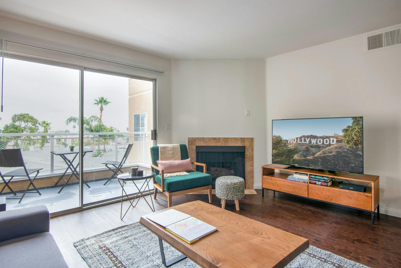 Квартира сдается в аренду за $3,994 в месяц в Los Angeles, North Martel Avenue