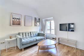 Apartment for rent for €1,685 per month in Paris, Boulevard Voltaire
