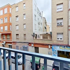 Private room for rent for €305 per month in Zaragoza, Calle Sevilla
