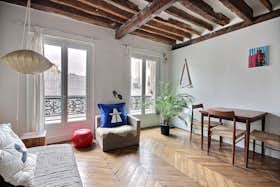 Apartment for rent for €2,332 per month in Paris, Rue de Turenne