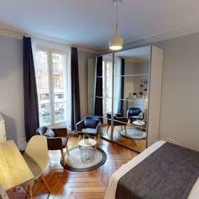 Private room for rent for €1,068 per month in Paris, Avenue de la Bourdonnais