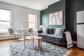 Квартира сдается в аренду за $2,100 в месяц в Boston, E Broadway