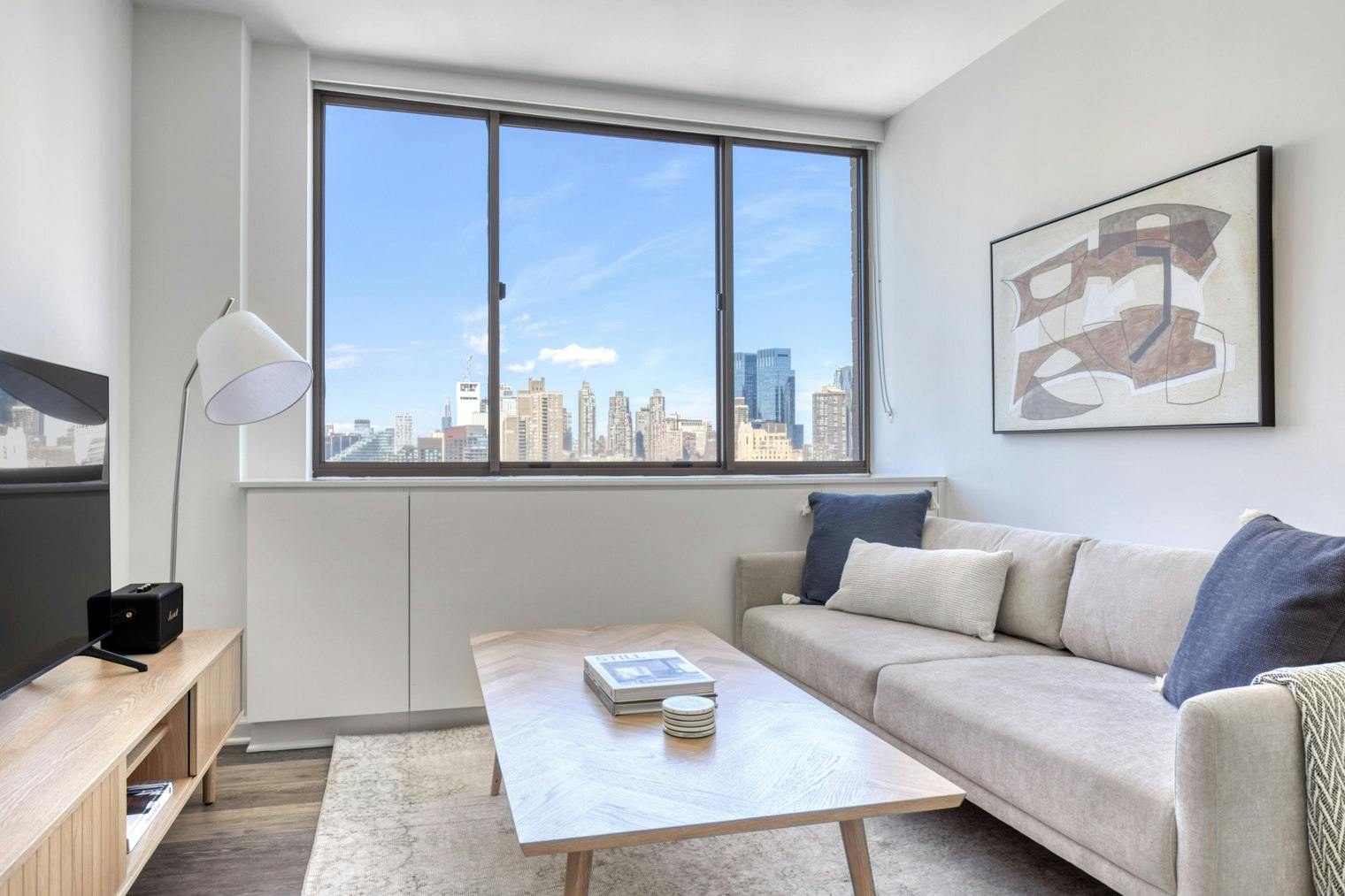 Apartament de închiriat pentru $11,992 pe lună în New York City, West 43rd Street