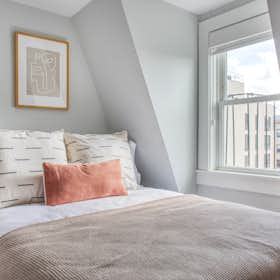 单间公寓 正在以 $3,046 的月租出租，其位于 Boston, Massachusetts Ave