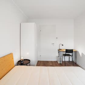WG-Zimmer for rent for 350 € per month in Graz, Waagner-Biro-Straße