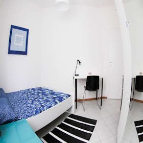 Private room for rent for €785 per month in Milan, Via Nicola d'Apulia