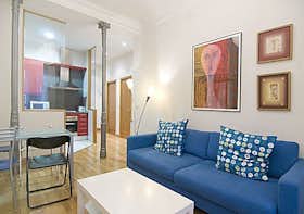 Apartment for rent for €1,200 per month in Madrid, Calle de las Infantas