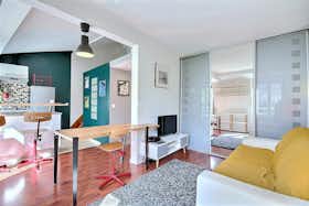 Studio for rent for €1,408 per month in Paris, Avenue de Saint-Ouen