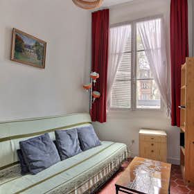 Studio for rent for €1,199 per month in Paris, Quai de la Tournelle
