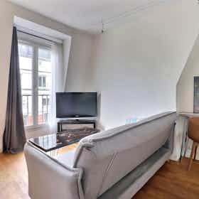 Apartment for rent for €1,590 per month in Paris, Rue de la Cavalerie
