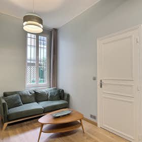 Apartment for rent for €1,512 per month in Paris, Rue de Rome