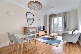 Apartment for rent for €2,916 per month in Paris, Rue Thibaud