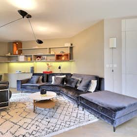 Apartment for rent for €4,536 per month in Paris, Rue Xaintrailles