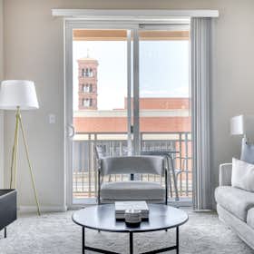Appartamento in affitto a $5,222 al mese a Pasadena, Corson St
