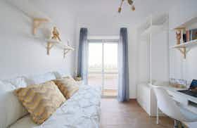 私人房间 正在以 €400 的月租出租，其位于 Amadora, Rua Mouzinho de Albuquerque