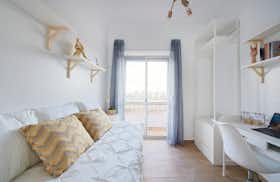 Private room for rent for €500 per month in Amadora, Rua Mouzinho de Albuquerque