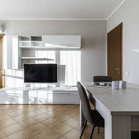 Appartamento for rent for 1.900 € per month in Rozzano, Piazza Michele Alboreto