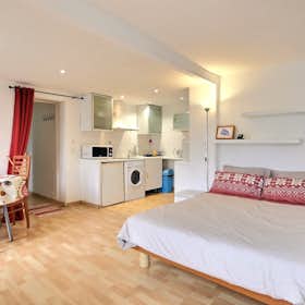 Studio for rent for €1,459 per month in Paris, Rue Saint-Sabin