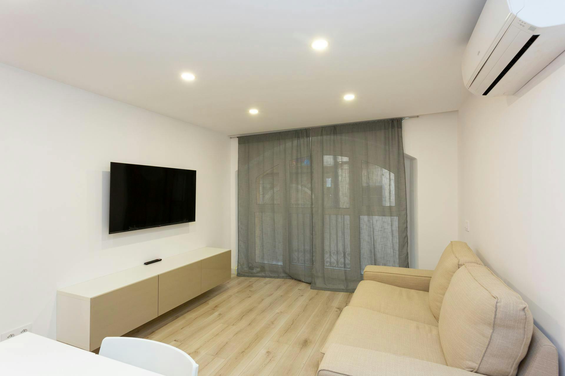 Apartment for rent for €1,195 per month in Barcelona, Carrer de Sant Gil