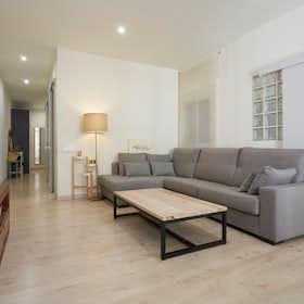 Apartment for rent for €1,695 per month in Barcelona, Carrer de Casanova