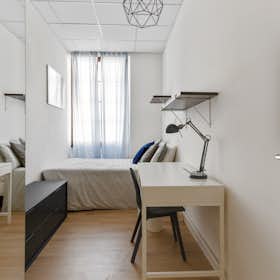 Chambre privée à louer pour 689 €/mois à Milan, Via Minturno
